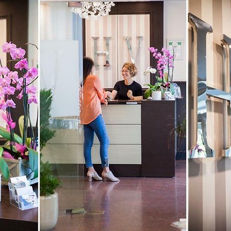 Hotel Virginia ดิอาโนมารีนา ภายนอก รูปภาพ